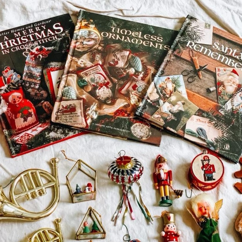 3 vintage Christmas books